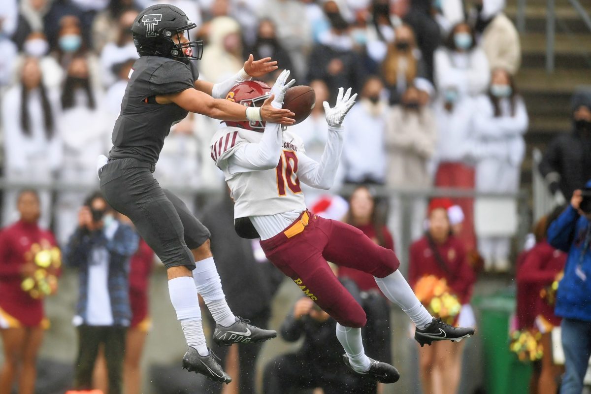 Tualatin.Central-Catholic.6A-football-final.Leon-Neuschwander.36